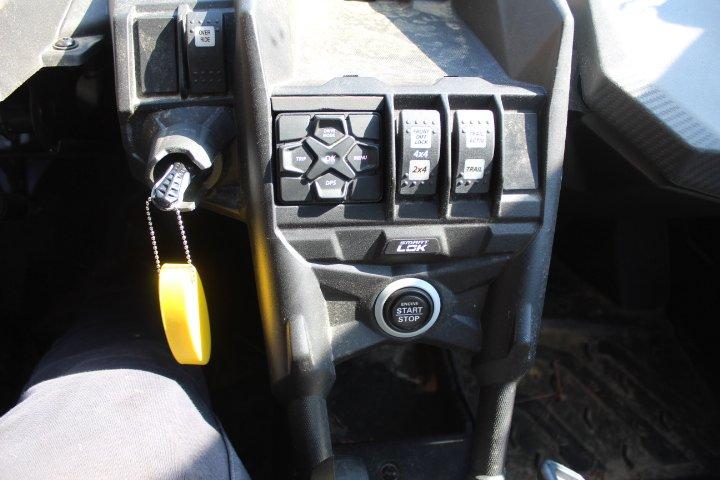 CAN-AM Maverick Max 1000 X3 DS Turbo DPS Gray 2023 - Image 8