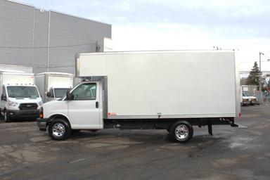 GMC Savana Cargo 2025 - Thumbnail 3