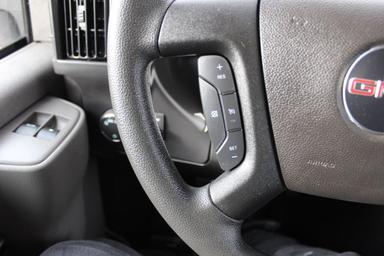 GMC Savana Cargo 2025 - Thumbnail 9