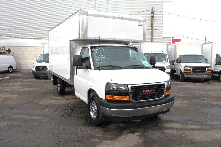 GMC Savana Cargo 2025 - Image 13