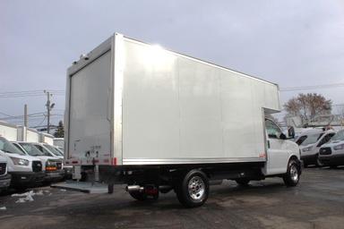 GMC Savana Cargo 2025 - Thumbnail 20