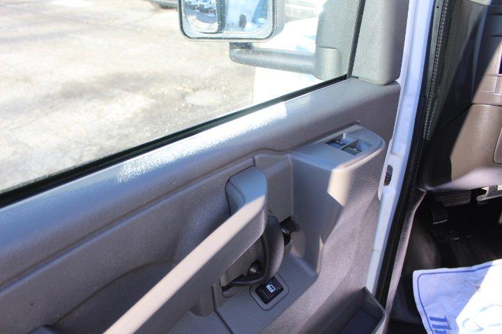 Chevrolet Express Cutaway 2022 - Image 13