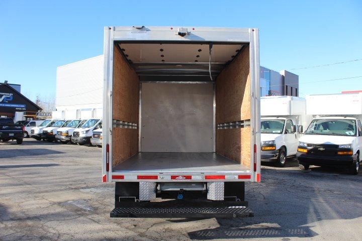 Chevrolet Express Cutaway 2022 - Image 16