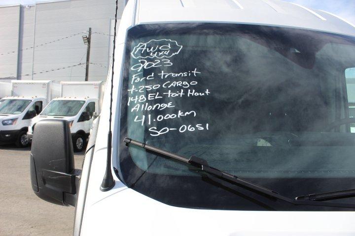 Ford Transit Cargo Van 2023 - Image 12