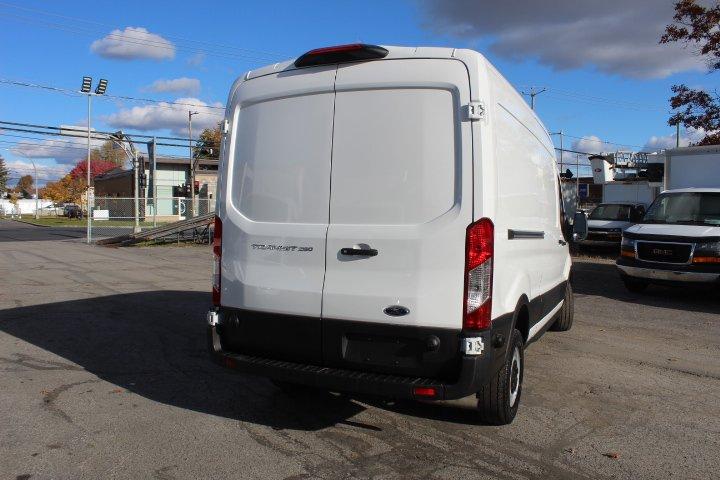 Ford Transit Cargo Van 2024 - Image 19