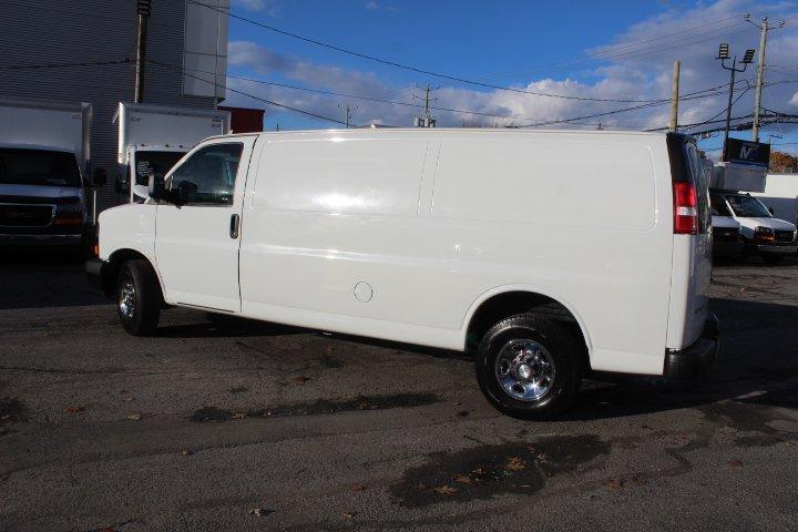 Chevrolet Express Cargo 2019 - Image 2