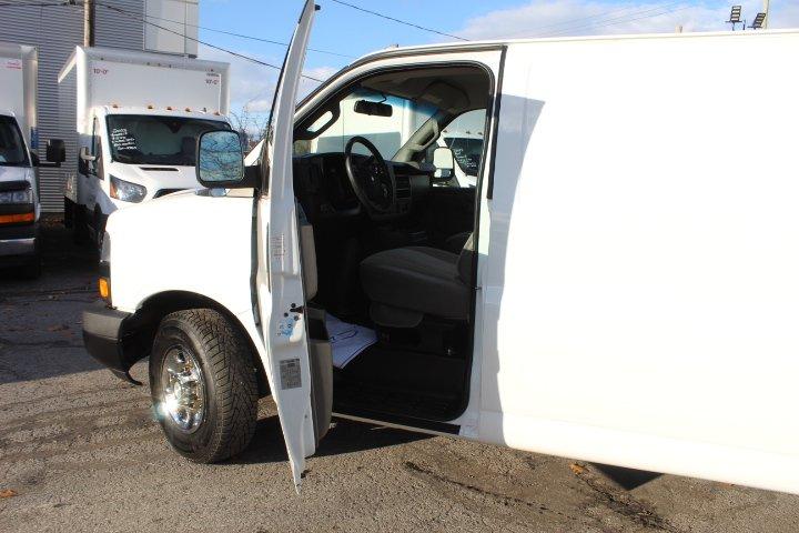 Chevrolet Express Cargo 2019 - Image 8