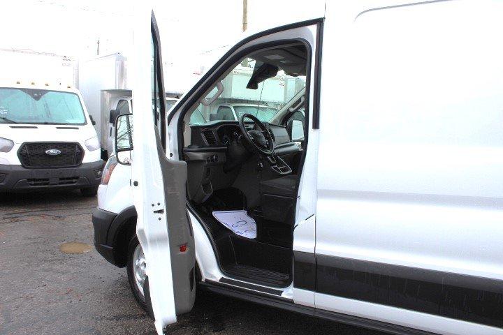 Ford Transit Cargo Van 2022 - Image 13