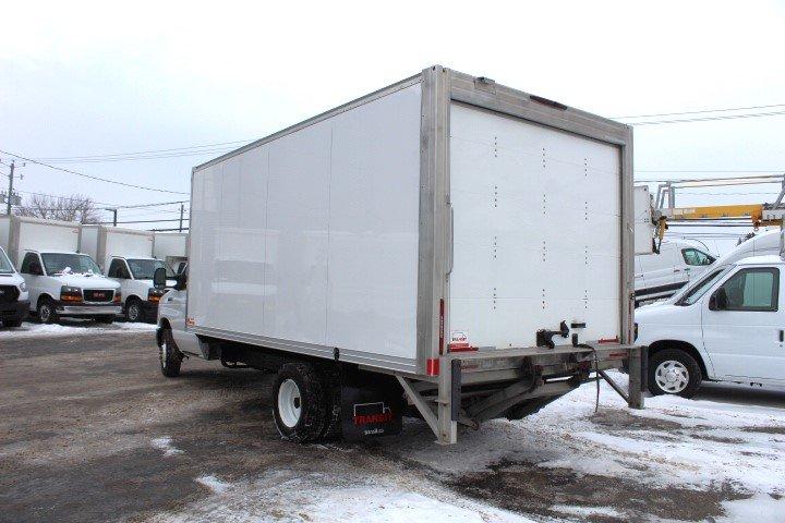 Ford Super Duty E-450 DRW 2023 - Image 3