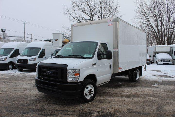 Ford Super Duty E-450 DRW 2023 - Image 6