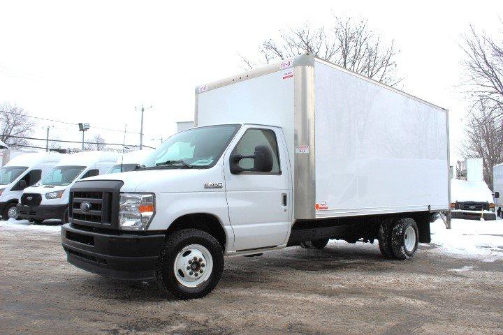Ford Super Duty E-450 DRW 2023 - Image 7