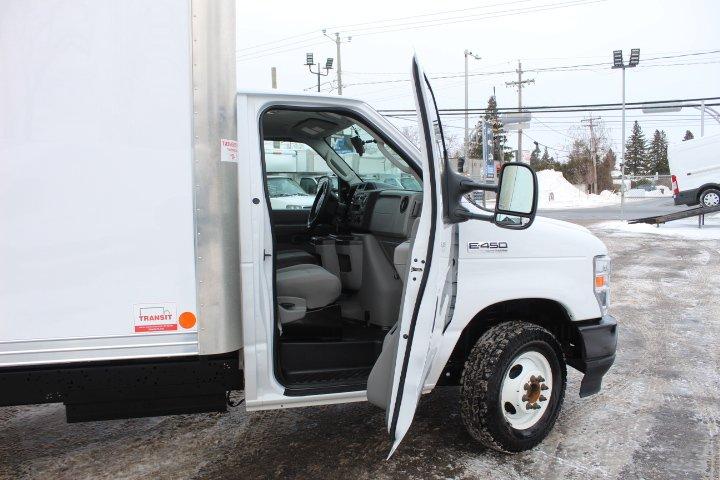 Ford Super Duty E-450 DRW 2023 - Image 15