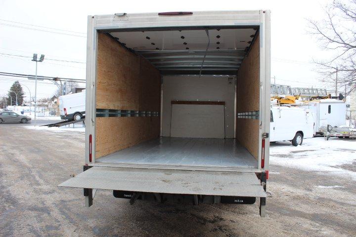 Ford Super Duty E-450 DRW 2023 - Image 4