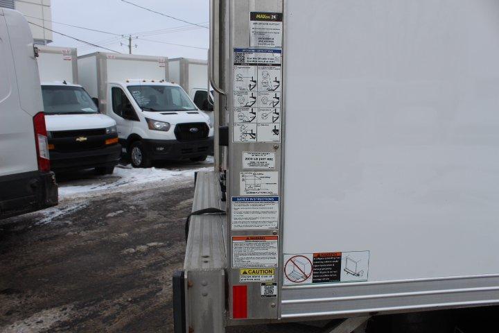 Ford Super Duty E-450 DRW 2023 - Image 17