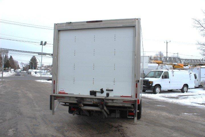 Ford Super Duty E-450 DRW 2023 - Image 20