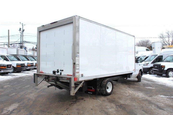 Ford Super Duty E-450 DRW 2023 - Image 21