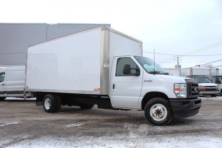 Ford Super Duty E-450 DRW 2023 - Image 22