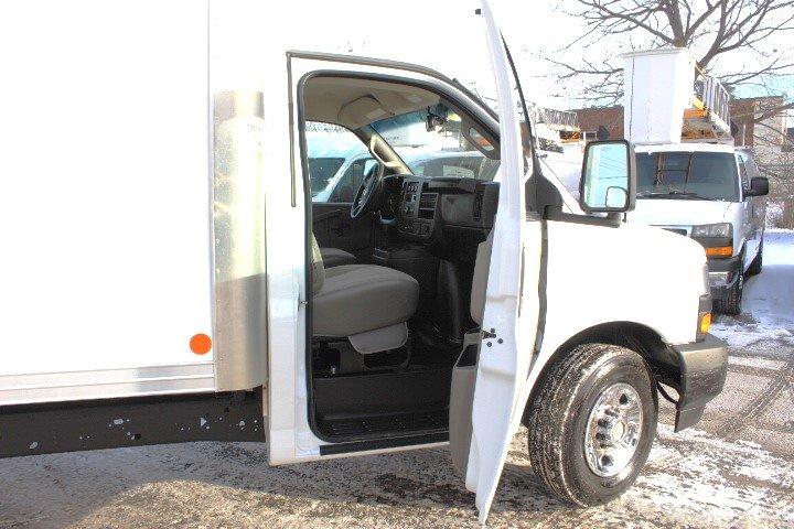 Chevrolet Express Cargo 2022 - Image 2