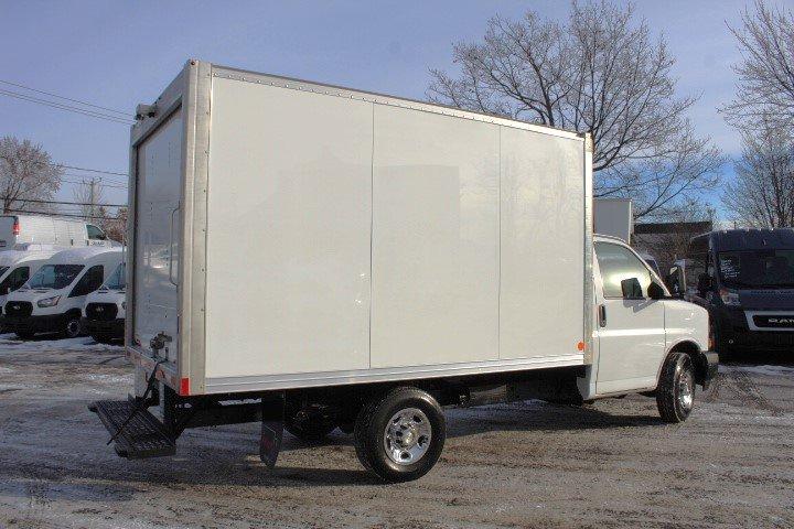 Chevrolet Express Cargo 2022 - Image 3