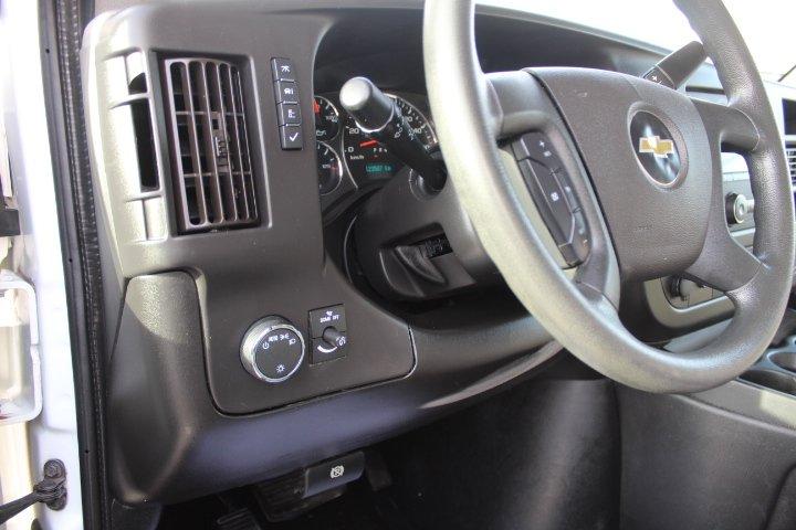 Chevrolet Express Cargo 2022 - Image 10