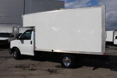 GMC Savana 2018 - Thumbnail 2