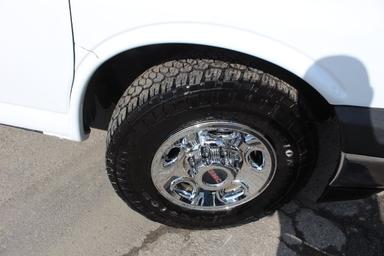 GMC Savana 2018 - Thumbnail 18