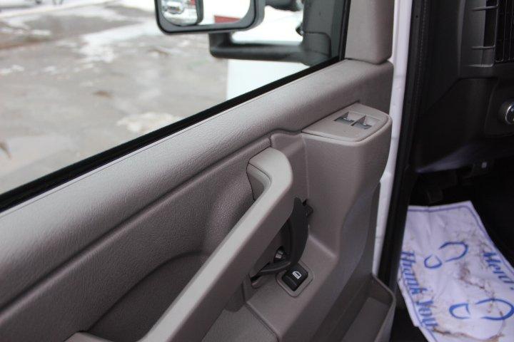 Chevrolet Express Cutaway 2025 - Image 9