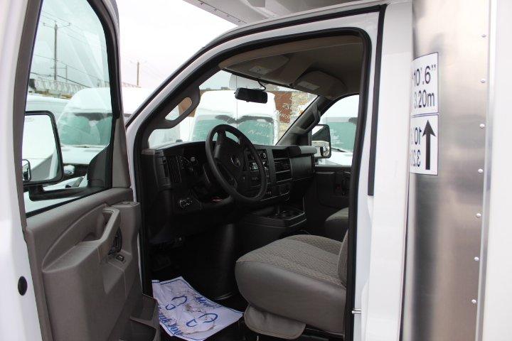 Chevrolet Express Cutaway 2025 - Image 10