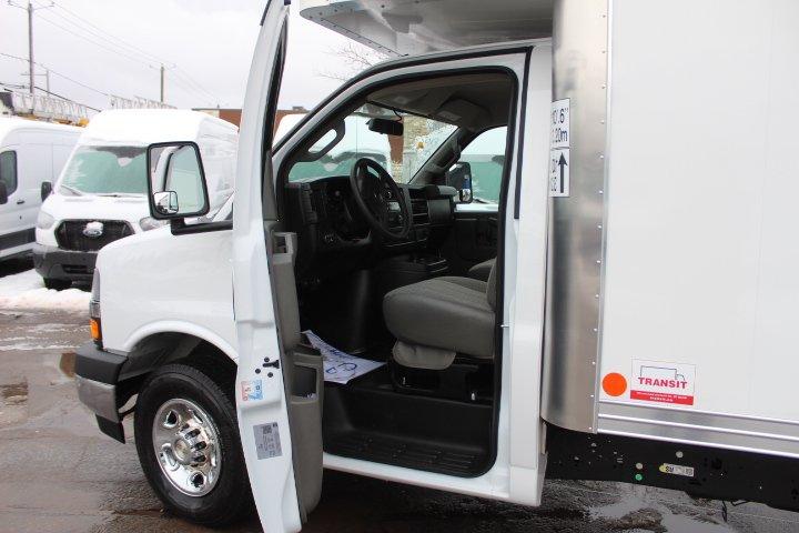 Chevrolet Express Cutaway 2025 - Image 11