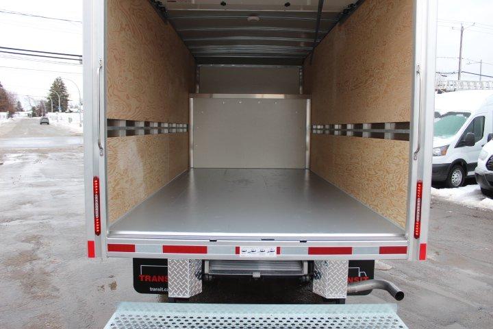 Chevrolet Express Cutaway 2025 - Image 16