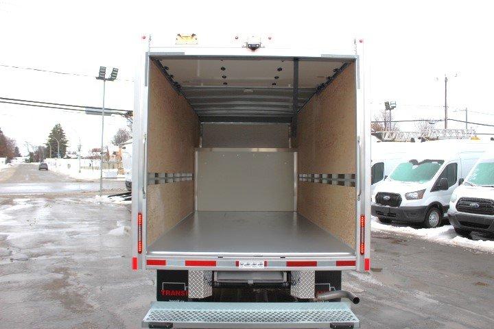 Chevrolet Express Cutaway 2025 - Image 17