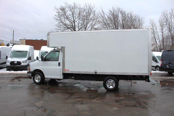 Chevrolet Express Cutaway 2025 - Image 12