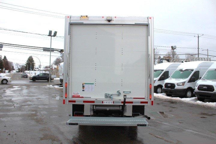 Chevrolet Express Cutaway 2025 - Image 18