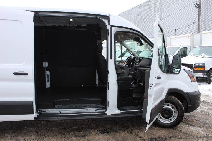 Ford Transit Cargo Van 2022 - Image 12