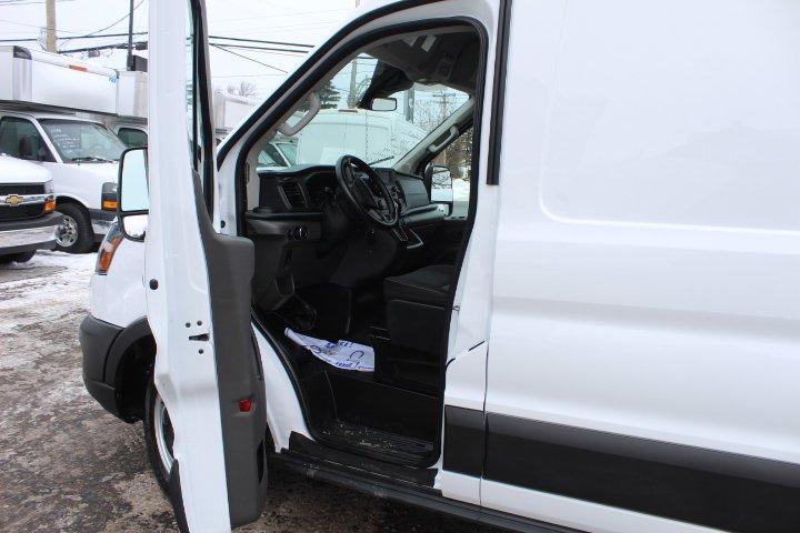 Ford Transit Cargo Van 2022 - Image 17