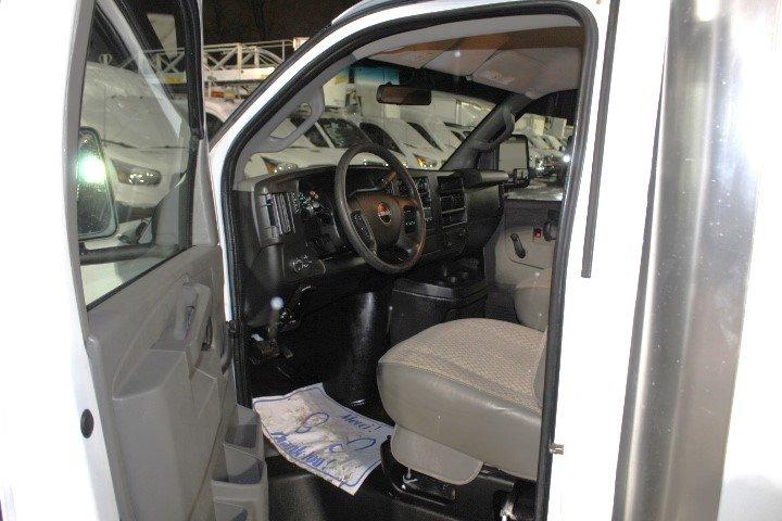 GMC Savana Cargo 2018 - Image 17