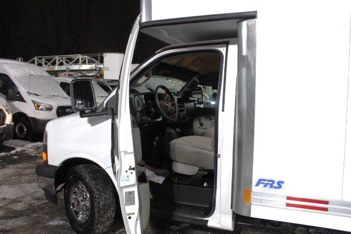 GMC Savana Cargo 2018 - Image 18