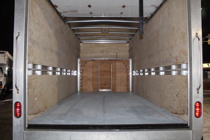 GMC Savana Cargo 2018 - Image 19