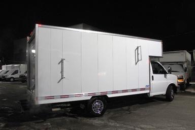 GMC Savana Cargo 2018 - Thumbnail 12