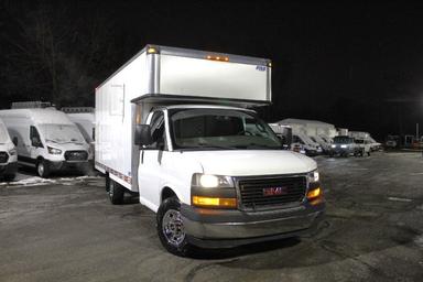 GMC Savana Cargo 2018 - Thumbnail 13