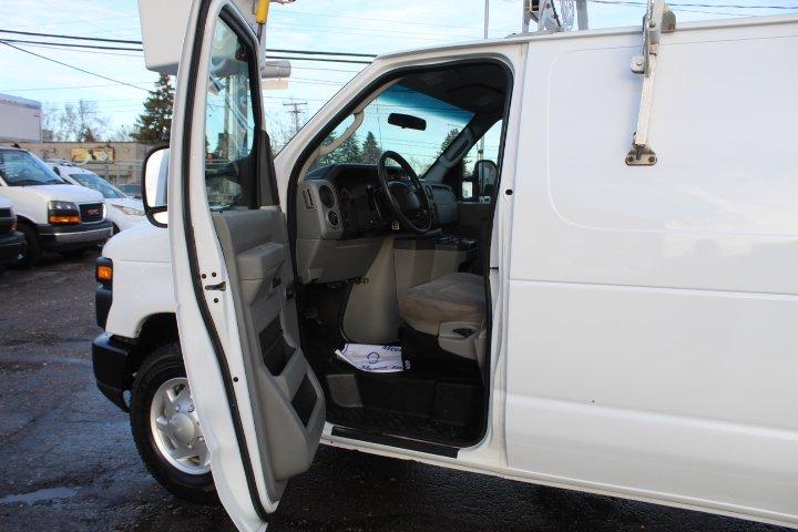 Ford E-Series Cargo Van 2013 - Image 6