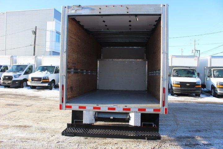 GMC Savana Cargo 2020 - Image 17