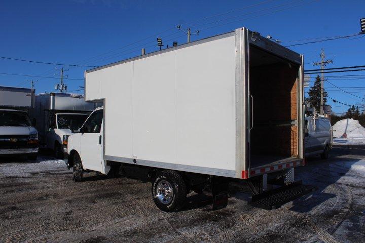 GMC Savana Cargo 2020 - Image 18