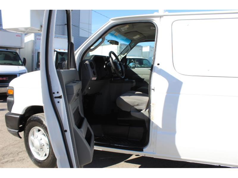 Ford E-350 2014 - Image 14