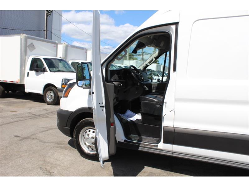 Ford Transit Cargo Van 2023 - Image 16