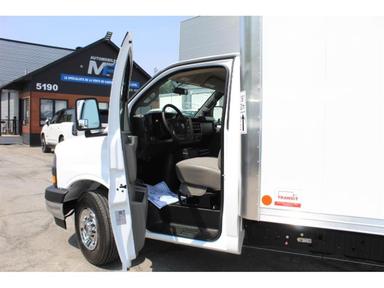 Gmc Savana 2025 - Thumbnail 3