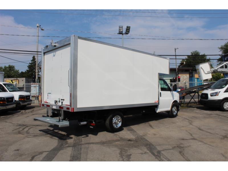 Chevrolet Express 2025 - Image 5