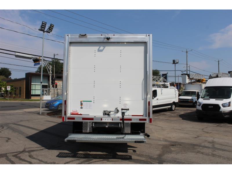 Chevrolet Express 2025 - Image 8