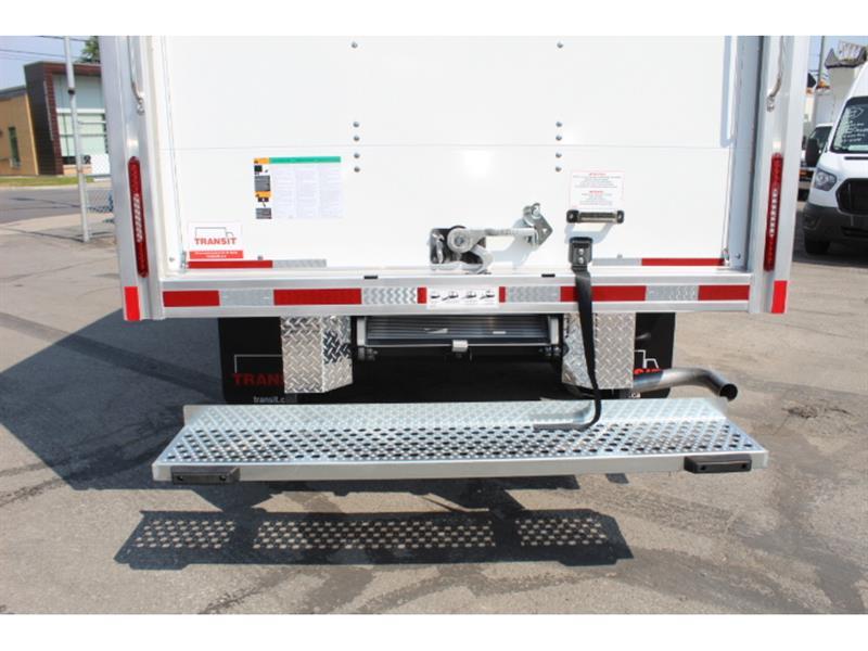 Chevrolet Express 2025 - Image 9