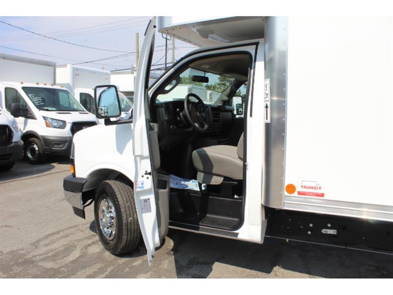 Chevrolet Express 2025 - Image 15